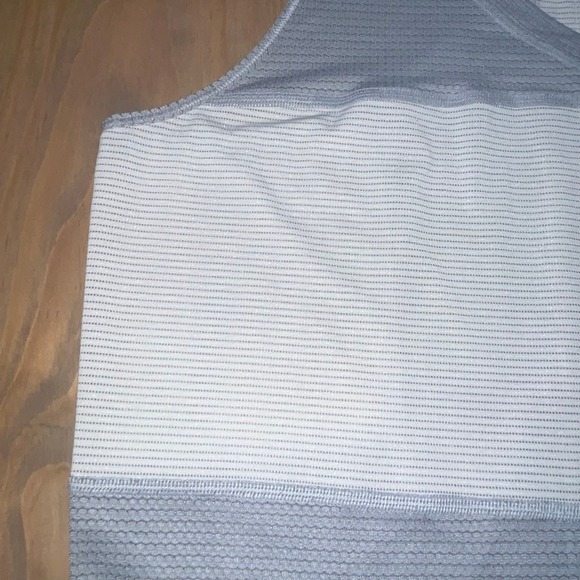 Lululemon Racerback Tank Pre-loved PTP 16.5+ medium, 0016 B1 - Picture 4 of 9